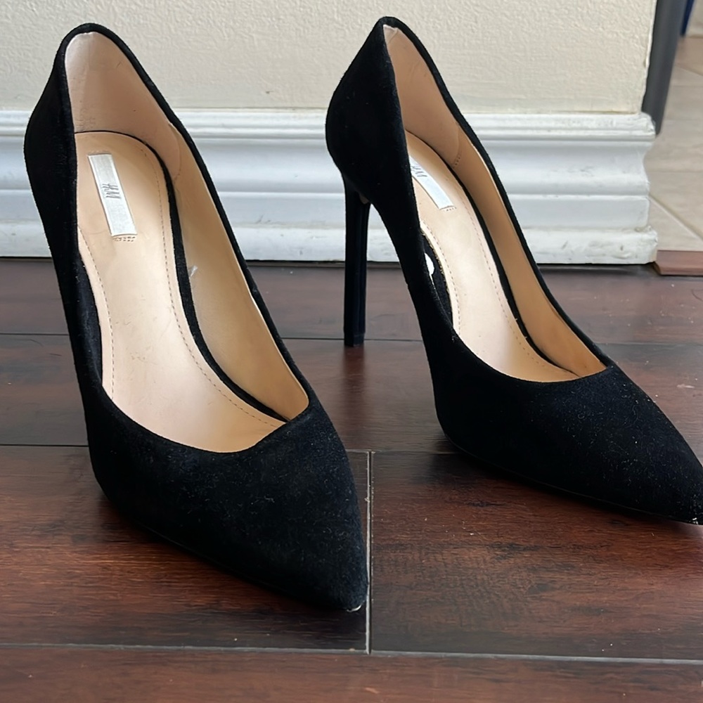 H&M | Black Classic Suede Pumps Sz 8.5M